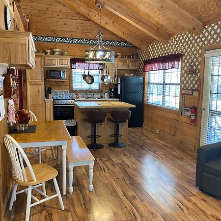 A Peace Of Heaven Cabins And Rv Vanderpool Exterior foto